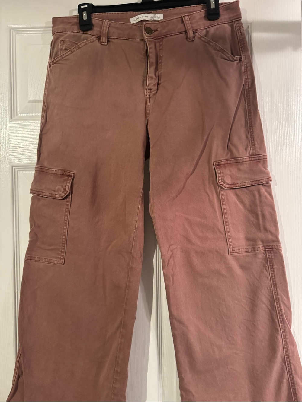 Altar'd State Women's Stretch Cargo Pants in Dusty Rose Size 28